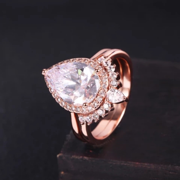 14K Gold Finish Pear Shaped Simulated Diamond Ring Set - Picture 4 of 7